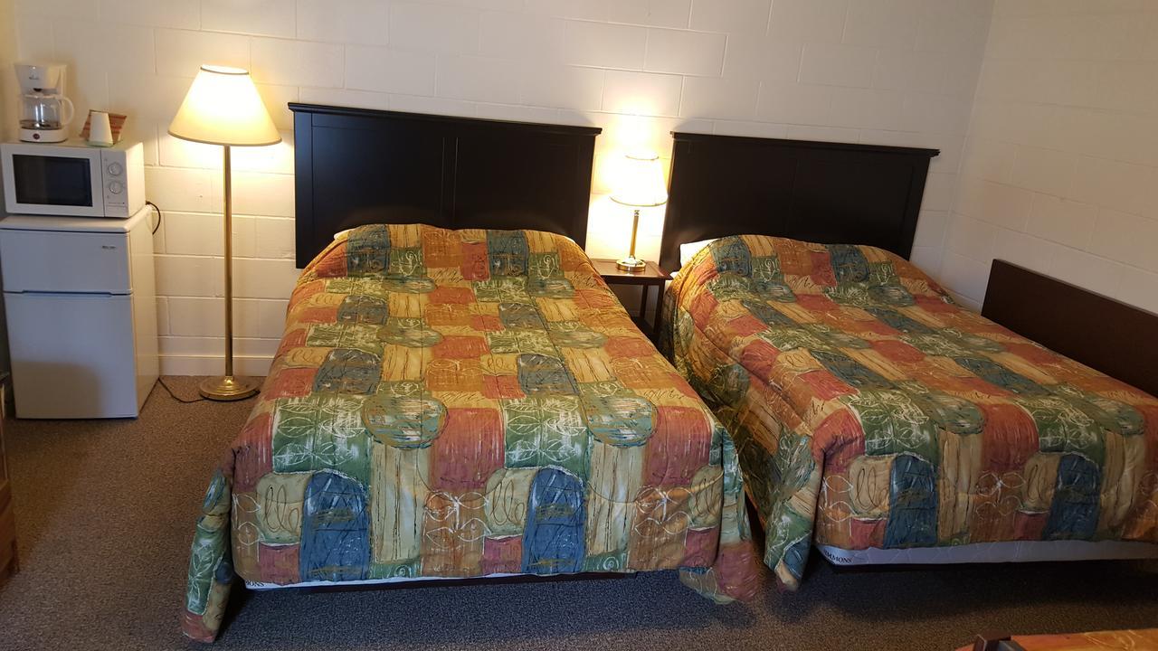 Centennial Motel Kindersley Exteriér fotografie